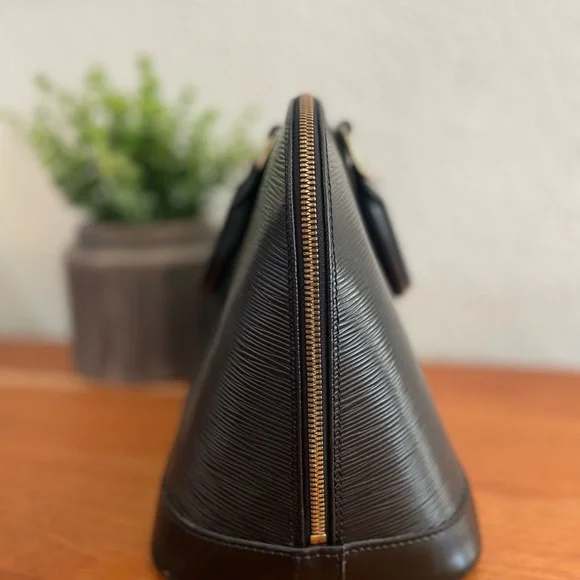 Louis Vuitton Alma in Black Epi - Picture 2 of 9